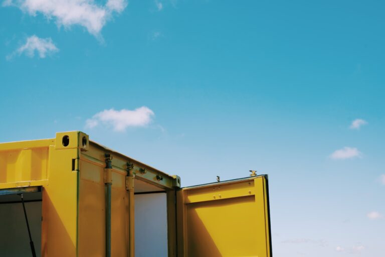 Read more about the article Containers são instalações rápidas e práticas para os canteiros de obras