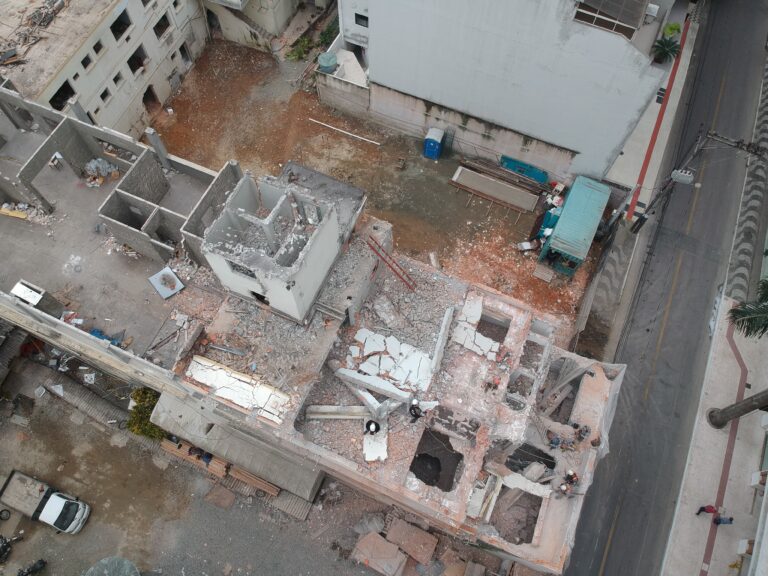 Read more about the article Demolição: 6 dicas para realizar uma desconstrução segura